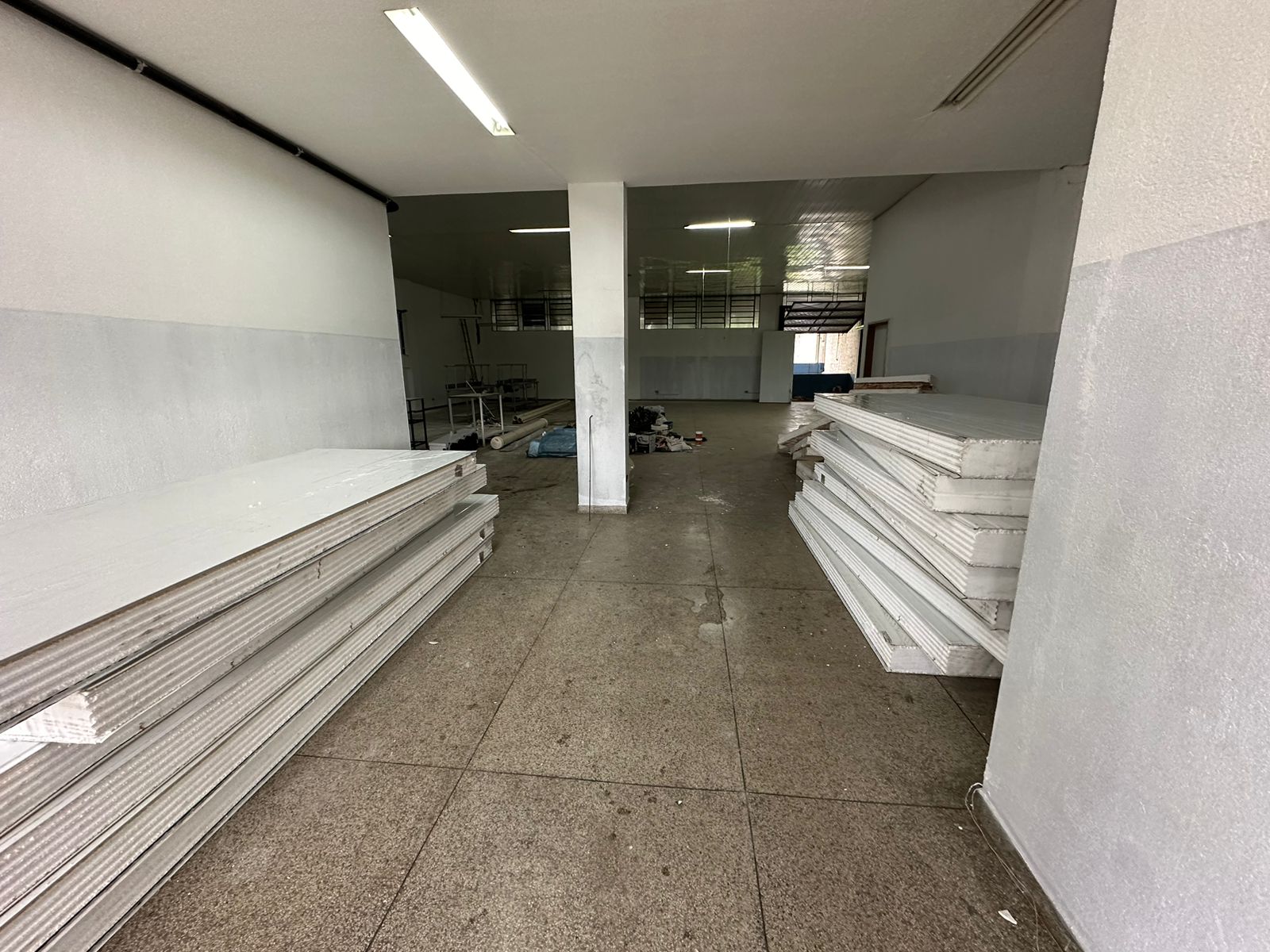 Materiais preparados para montagem.